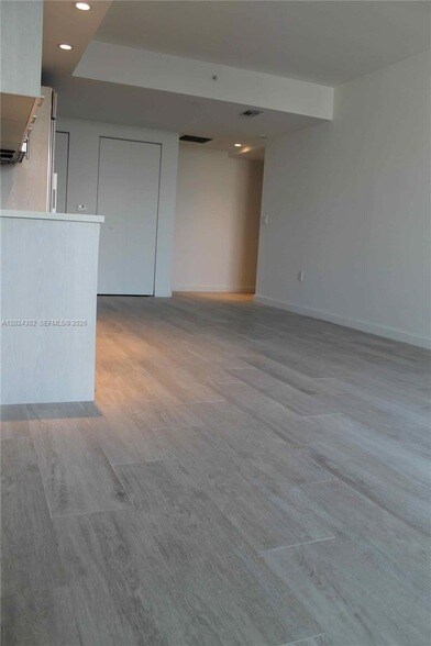 Foto del edificio - 45 SW 9th St