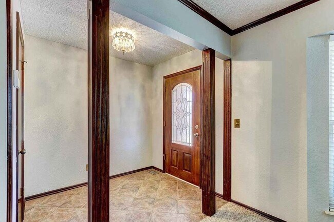 Foto del edificio - 12300 Green Valley Dr