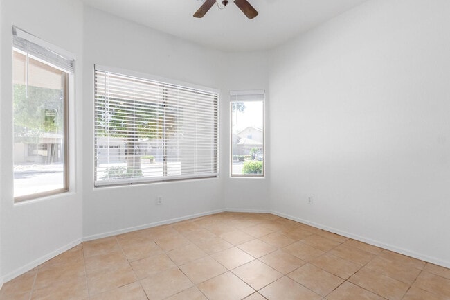 Foto del edificio - 12520 W Monterosa St