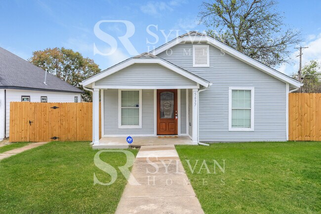 Foto del edificio - The living is easy in this 3 bedroom, 2 ba...