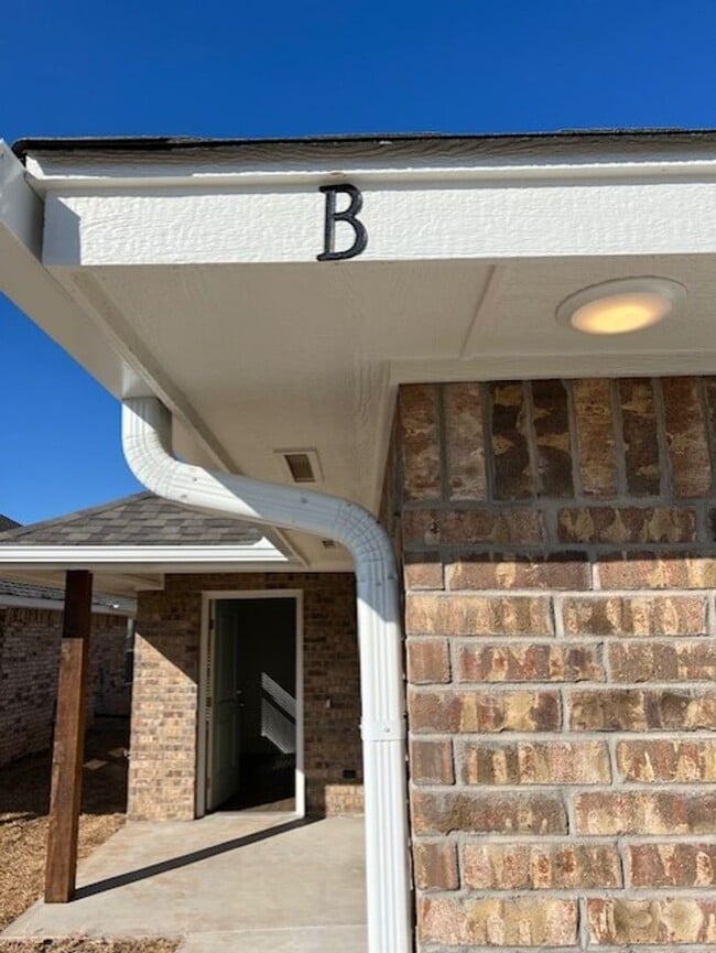 Building Photo - 1209 SW Oklahoma Ave