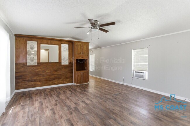 Building Photo - 2076 Pine Hill Rd