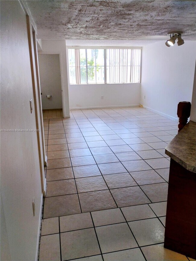 Foto del edificio - 6045 NW 186th St
