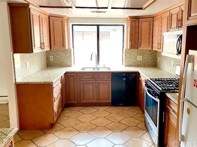 Foto del edificio - 9680 Chantry Ave