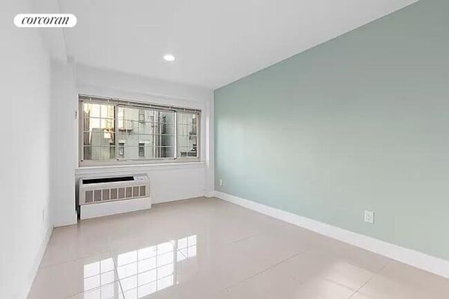 Building Photo - 207 W 115th St