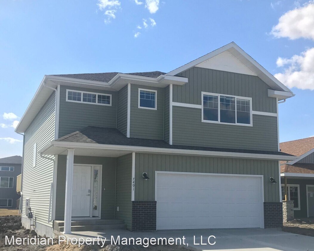 4 br, 2.5 bath House 7491 18th St S House Rental in Fargo, ND