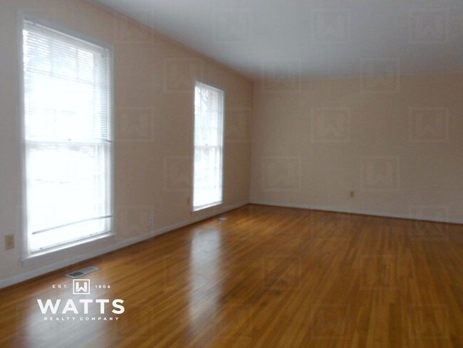 Foto del edificio - 2305 Mountain Oaks Ln