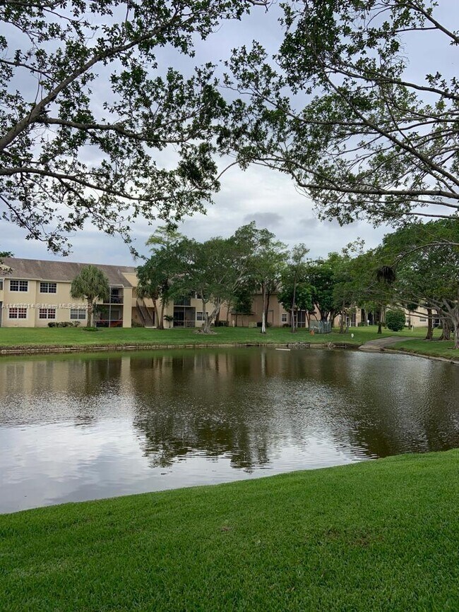 Building Photo - 840 Cypress Park Way