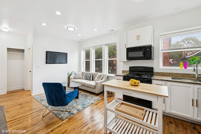 Foto del edificio - 3849 W Ainslie St