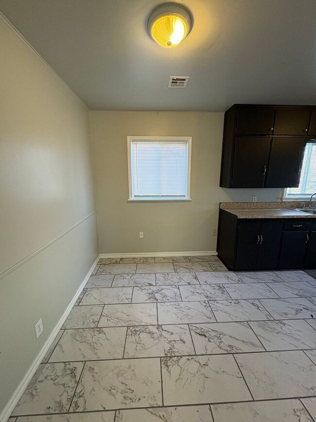 Building Photo - 1730 S Hudson Dr