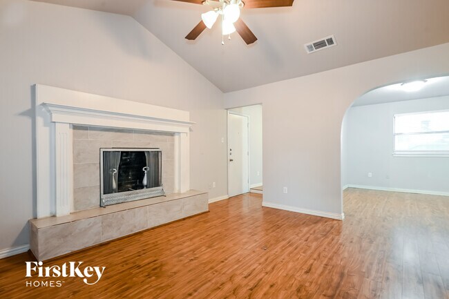 Foto del edificio - 302 Shorewood Dr