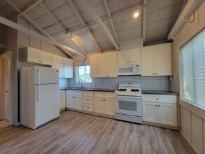 Building Photo - 553-557 Silver Strand Blvd