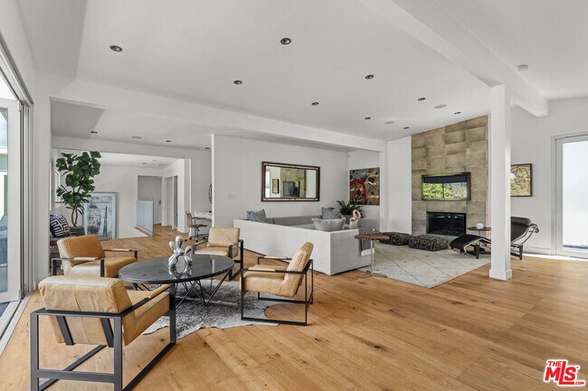 Building Photo - 7470 Woodrow Wilson Dr