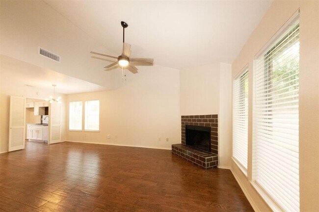 Building Photo - 7852 Green Lawn Dr