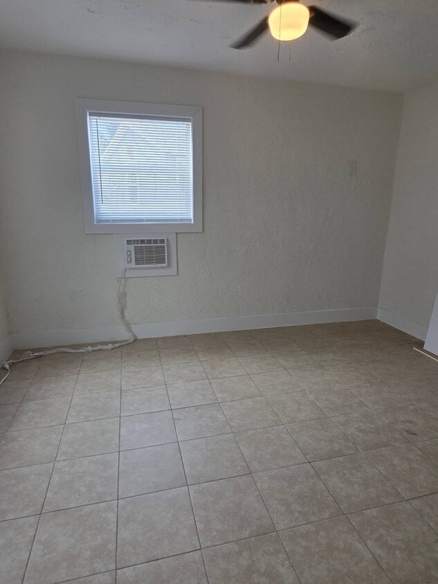 Building Photo - 7 15 Pne Rdg Dr