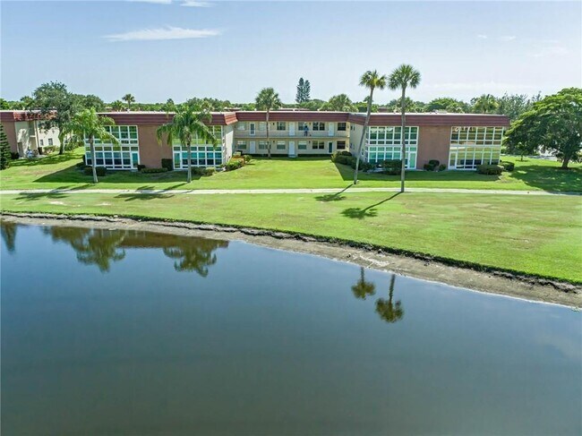 Foto del edificio - 76 Royal Oak Dr
