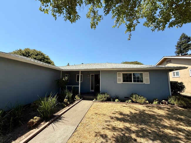 Building Photo - 6109 Golden Dawn Way