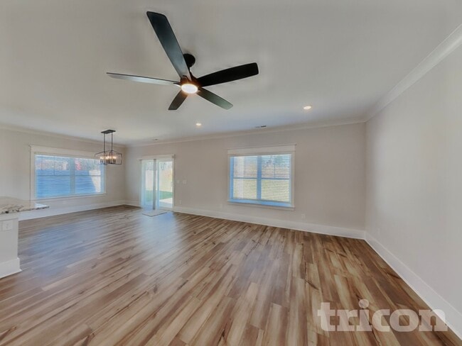 Foto del edificio - 544 Kingwood Ln