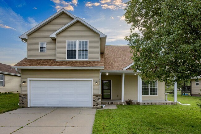 Building Photo - Waterloo 3 Bedroom!!