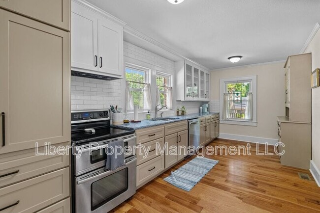 Building Photo - 619 Sunset Dr