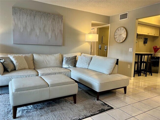 Foto del edificio - 1151 Pine Ridge Cir W