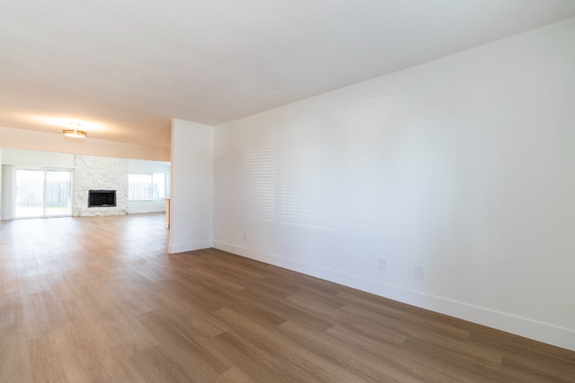 Building Photo - 10766 Parkdale Ave