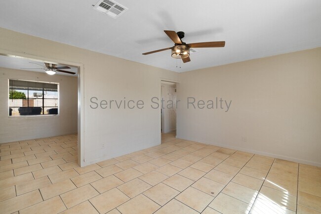 Building Photo - 4232 N 33rd Dr