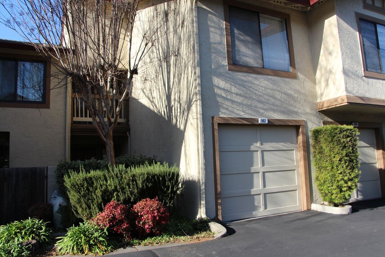 Primary Photo - The Orchards- 962 Cherry Glen 2 bedroom 2....