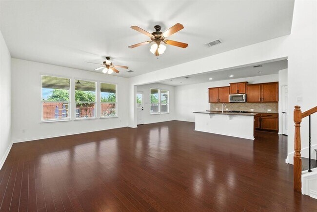 Foto del edificio - 16300 Travesia Way