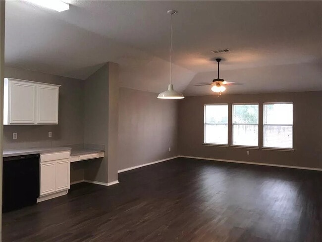 Foto del edificio - Updated 4 bed single Story home