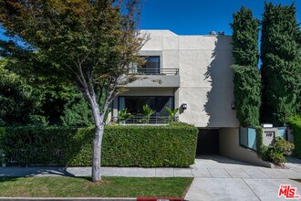 Building Photo - 148 S Roxbury Dr