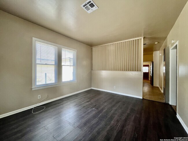 Foto del edificio - 120 Gifford St