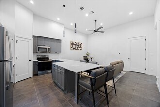 Building Photo - 13842 Bee Flower Ln