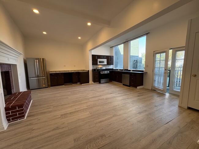 Building Photo - 1402 San Remo Dr