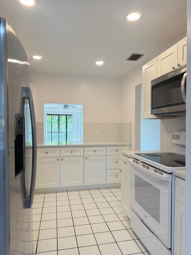 Foto del edificio - 5987 Forest Hill Blvd