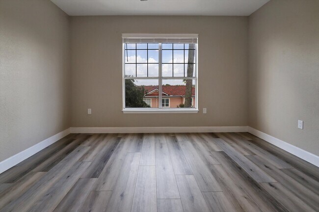 Building Photo - 5000 Culbreath Key Way