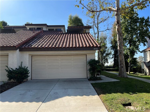Foto principal - 844 Trinity Ln