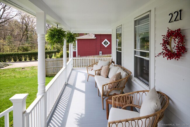 Building Photo - 221 Silvermine Ave