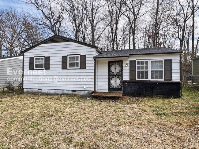 3 Bed, 1 Bath Home with Off-Street Parking / Pet-Friendly / Vouchers Accepted / Available Now! - 3 Bed, 1 Bath Home with Off-Street Parking / Pet-Friendly / Vouchers Accepted / Available Now!