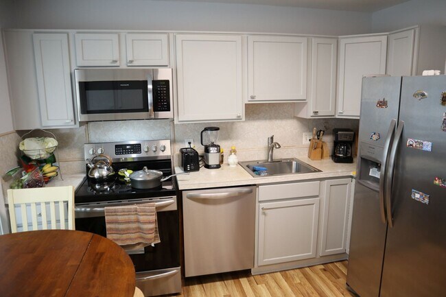 Foto del edificio - 10951 Amherst Ave