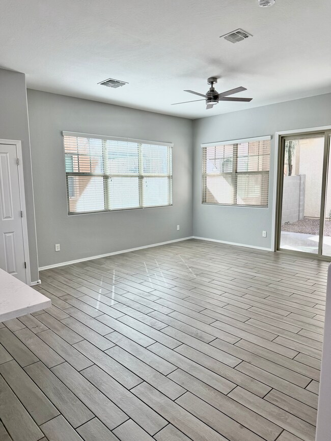 Foto del edificio - 2548 N 149th Ave