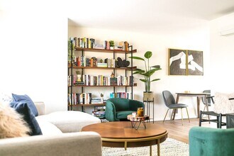 Building Photo - 435 SE Centennial St