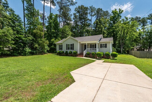 Building Photo - Renovated 3 Bedroom ranch on large lot ava...