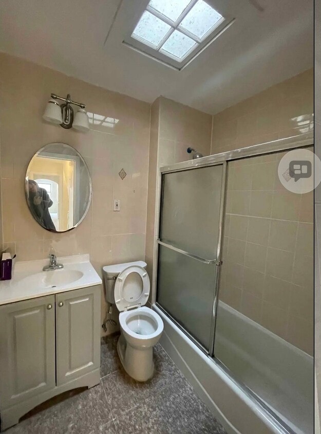 Building Photo - 95-16 67th Ave