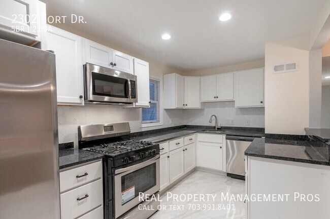 Building Photo - 2302 Fort Dr
