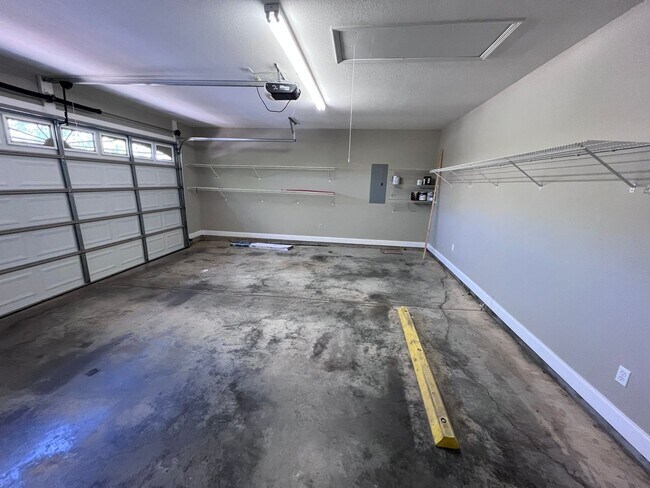 Foto del edificio - One Level Garden Home in Athena Park