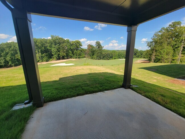 Vistas al campo de golf desde el patio cubierto. - 215 Foxhill Dr