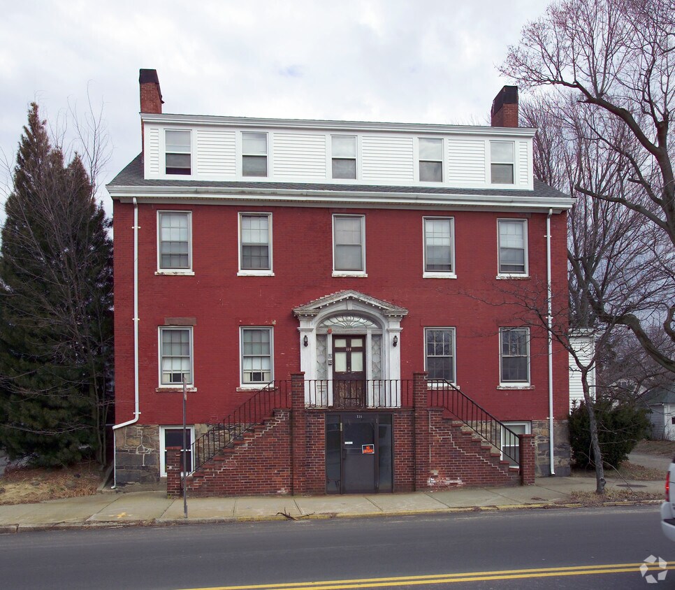 Building Photo - 114 Weir St