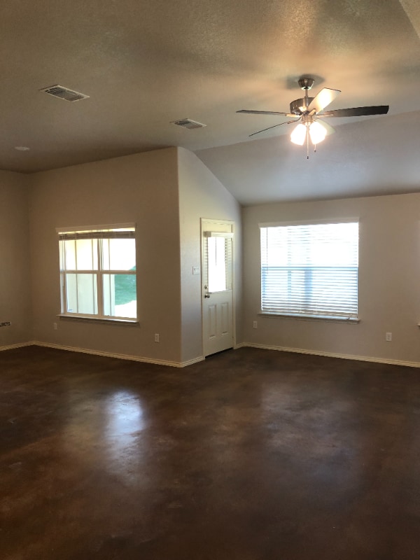 Building Photo - 201 Fawn Ridge Dr