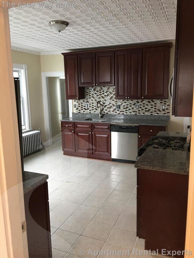 Building Photo - 5 bedroom in Malden MA 02148